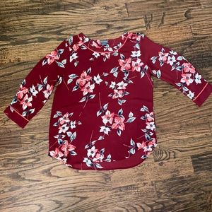 Gently used Van Heusen blouse. Used once.